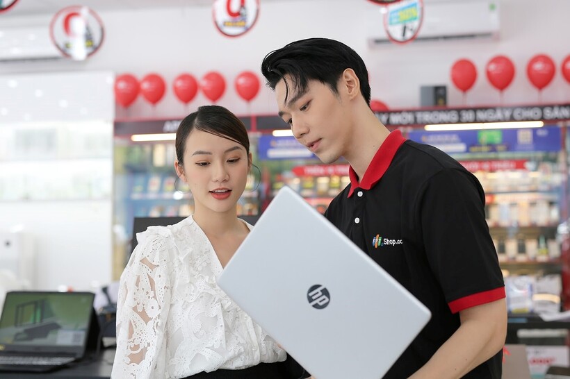 FPT Shop tự tin cung cấp danh mục laptop chính hãng, đa dạng với mức giá tốt nhất đến tay khách hàng.