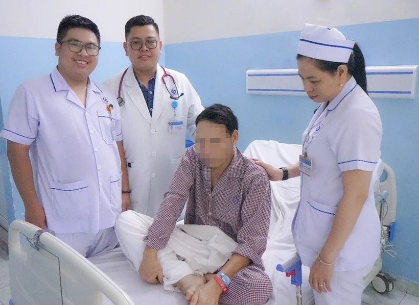 Bệnh nhân được xuất viện sau 1 tháng điều trị. Ảnh: PLO