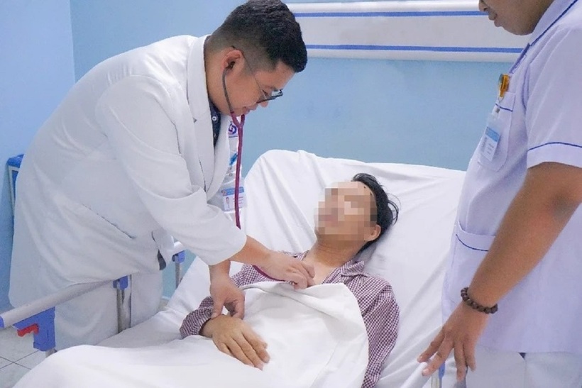 Người đàn ông nhập viện vì bất ngờ ngưng thở khi đang uống cà phê với đồng nghiệp. Ảnh: PLO