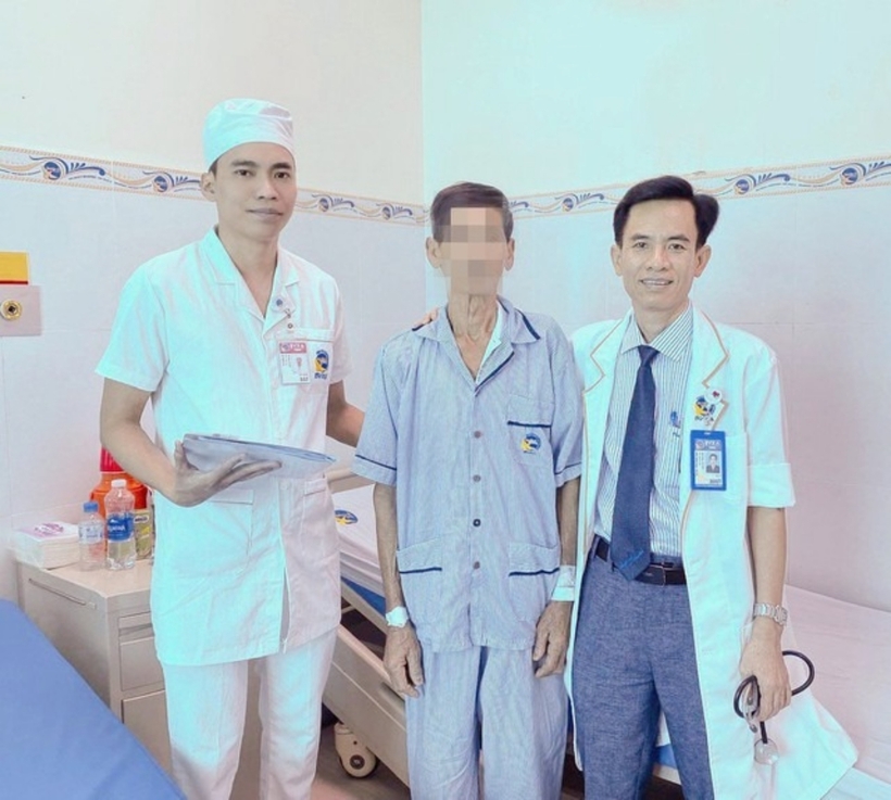 Sau khi tiêm thuốc giảm đau, bệnh nhân xuất hiện biểu hiện ngứa toàn thân, khó thở, triệu chứng ngày càng tăng nên được đưa đi cấp cứu. Ảnh: Người Lao Động