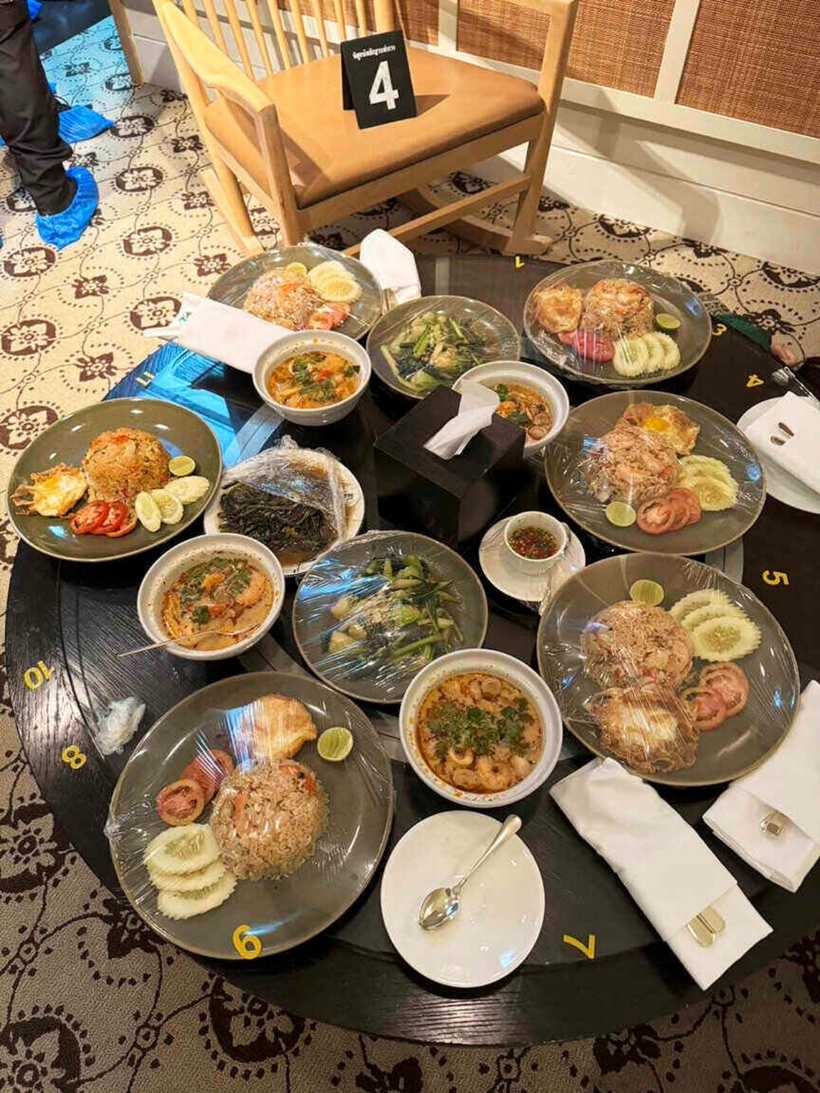Đồ ăn tại hiện trường vụ phát hiện 6 người tử vong trong khách sạn ở Thái Lan. Ảnh: Khaosod