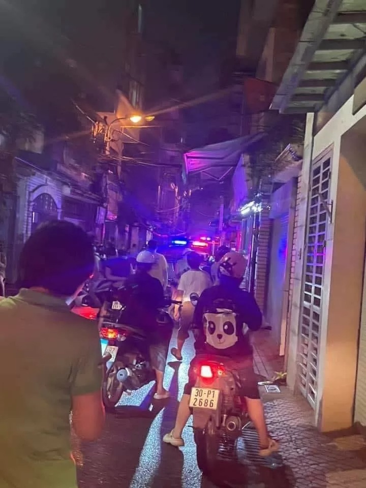 Hỏa hoạn khiến cho giao thông tại đây ùn tắc. Ảnh: Công Thương
