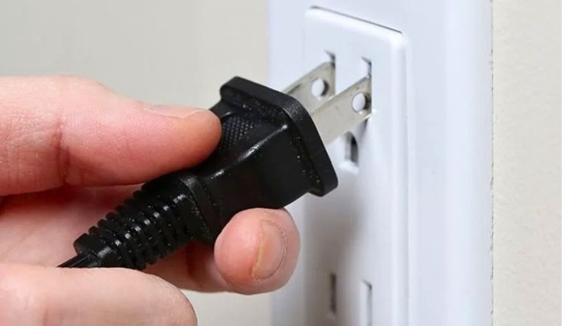 Phích cắm điện dẹt có hai lỗ tròn để làm gì?