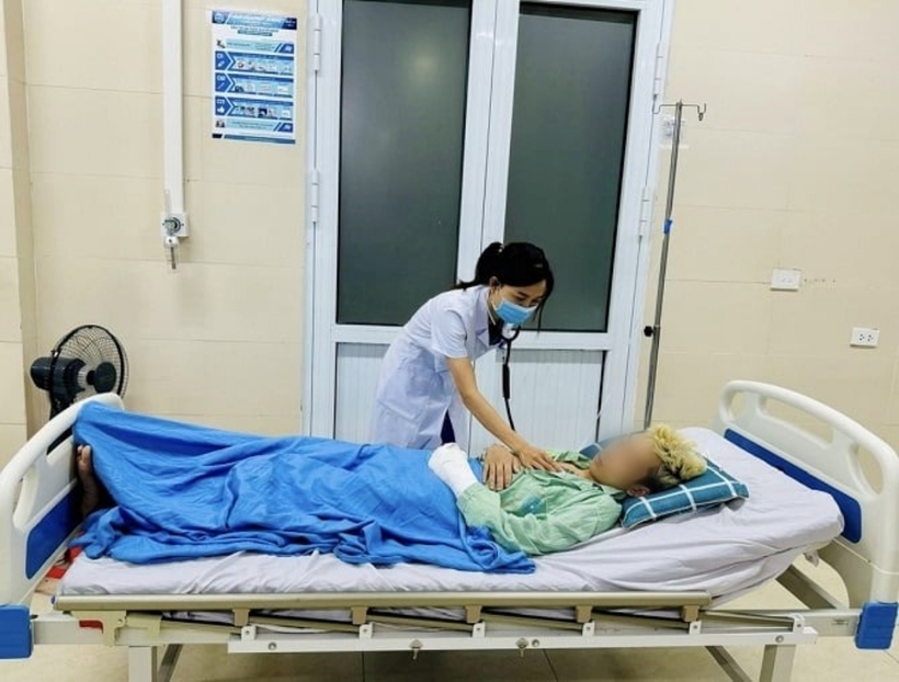 Ngày thứ 10 sau phẫu thuật, bệnh nhân tỉnh táo, ăn uống được, các xét nghiệm trong giới hạn bình thường. Ảnh: Gia Đình Việt Nam