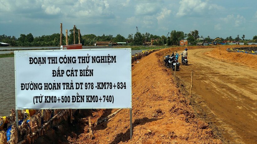 Đoạn đường thi công thí điểm sử dụng cát biển tại H.Hồng Dân, Bạc Liêu
