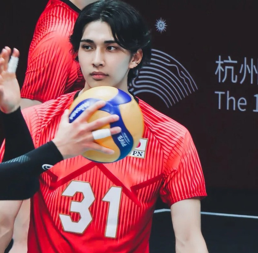 Keihan Takahashi (đến từ Nhật Bản) đang là một trong những vận động viên nhận được nhiều sự chú ý bởi vẻ ngoài đậm chất lãng tử.