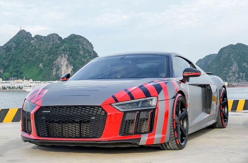 Audi R8V10 Plus của Cường đô la là chiếc coupe có thiết kế cân đối, mang nét cổ điển nhưng được sửa đổi để sắc sảo và mạnh mẽ hơn.