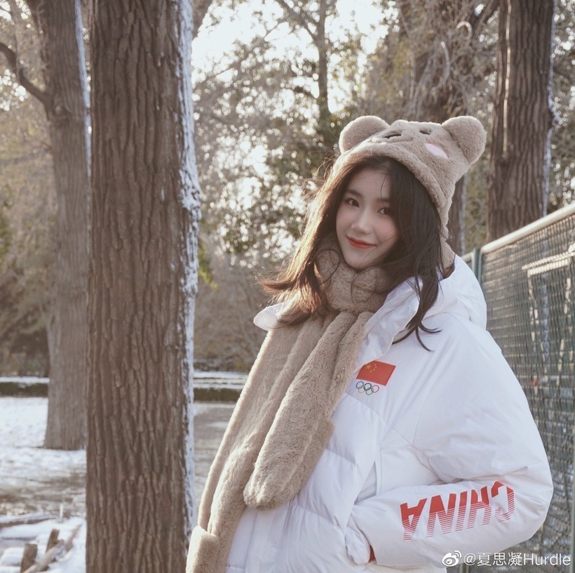 Những hình ảnh dễ thương của Hạ Tư Ngưng luôn nhận được nhiều lượt tương tác và "cơn mưa" lời khen từ fan.