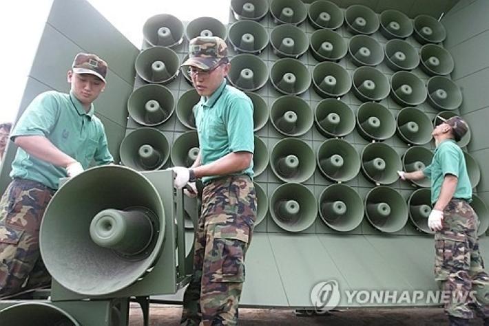 Hàn Quốc tiến hành chiến dịch phát loa phóng thanh nhằm đáp trả việc Triều Tiên thả bóng bay mang theo rác vào miền Nam nước này. Ảnh: Yonhap