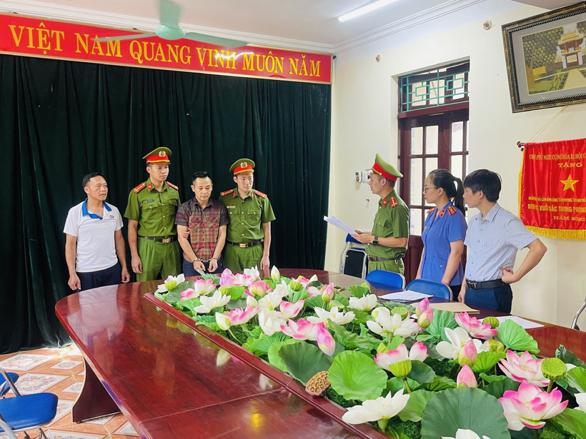Cơ quan cảnh sát điều tra thi hành quyết định khởi tố và lệnh bắt Đoàn Trọng Đạt. (Ảnh: VNN)