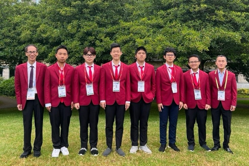 6 học sinh Việt Nam tham dự Olympic Toán quốc tế năm 2024 đều đoạt huy chương và bằng khen. Ảnh: VietNamNet