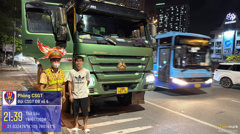Lái xe "hổ vồ" chở quá tải trọng bị phát hiện dương tính với ma túy