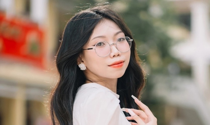 Em Tô Thị Diệu (học sinh trường THPT Quảng Xương 4, huyện Quảng Xương, tỉnh Thanh Hóa) là một trong 19 thủ khoa khối C00. Ảnh: VTC News.