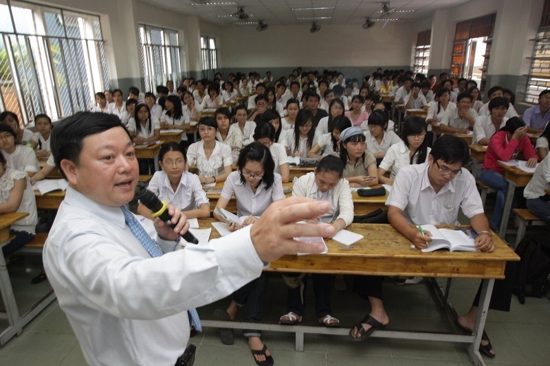 Học viên học tại chức thường đa dạng về độ tuổi và kinh nghiệm làm việc. Ảnh minh họa