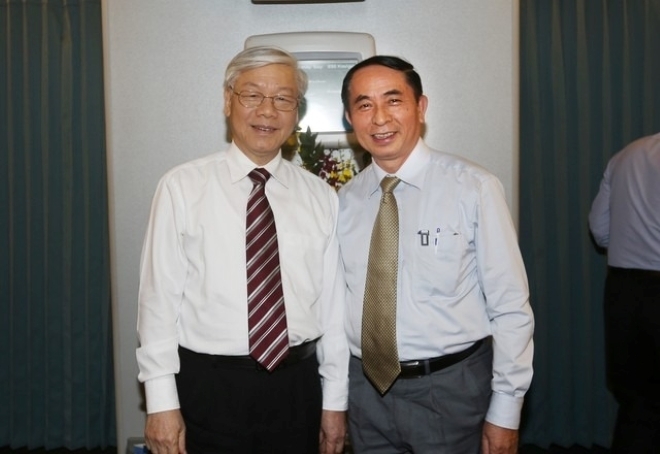 Ông Nguyễn Vinh Quang chụp ảnh lưu niệm cùng đồng chí Tổng Bí thư Nguyễn Phú Trọng, tháng 9/2015.