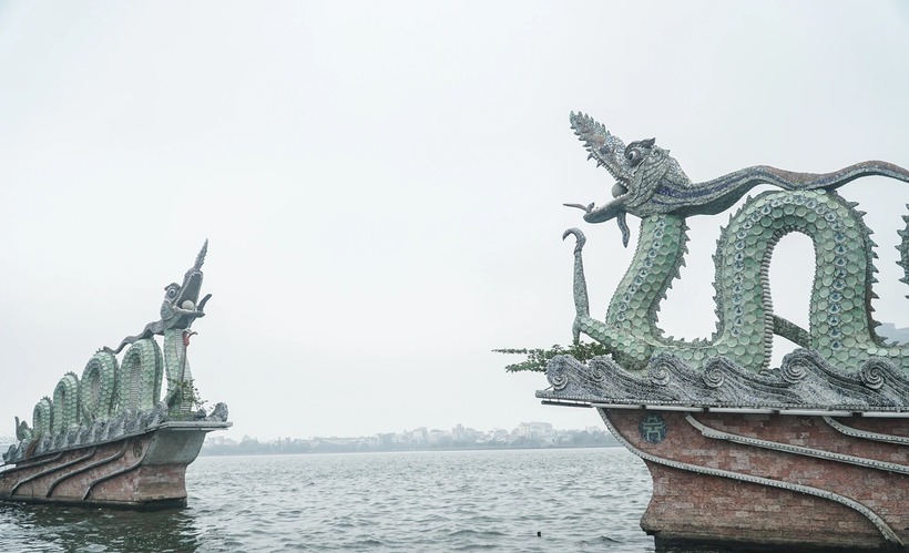 2 con rồng Hồ Tây: Điểm check-in "sống ảo" không thể bỏ qua