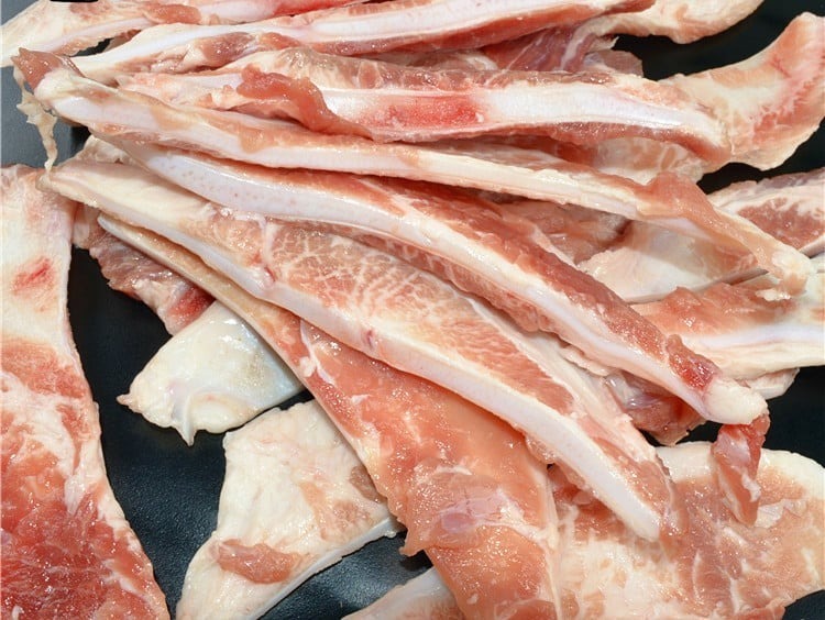 Xương lưỡi liềm.