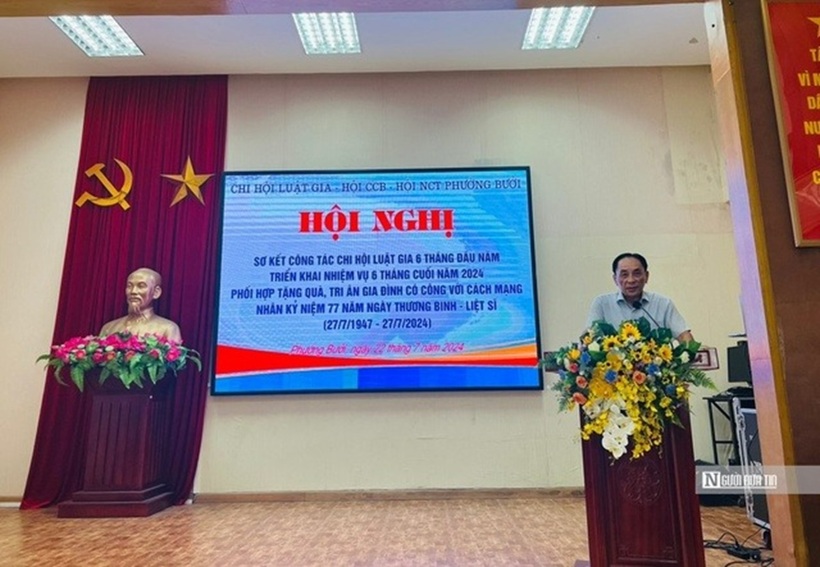 Ông Lê Trung Đức - Chủ tịch Hội Luật gia quận Tây Hồ phát biểu tại Hội nghị.