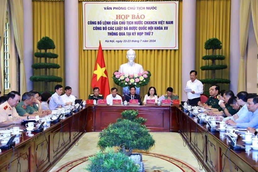 Văn phòng Chủ tịch nước tổ chức họp báo công bố Lệnh của Chủ tịch nước công bố các luật đã được Quốc hội khoá XV thông qua tại Kỳ họp thứ 7 sáng 22/7 (Ảnh: QN).