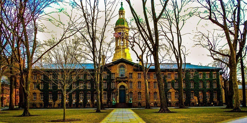 Đại học Princeton luôn dẫn đầu các bảng xếp hạng về chất lượng giáo dục và nghiên cứu