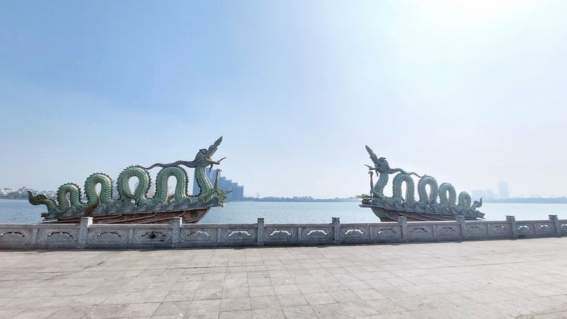 2 con rồng ở hồ Tây