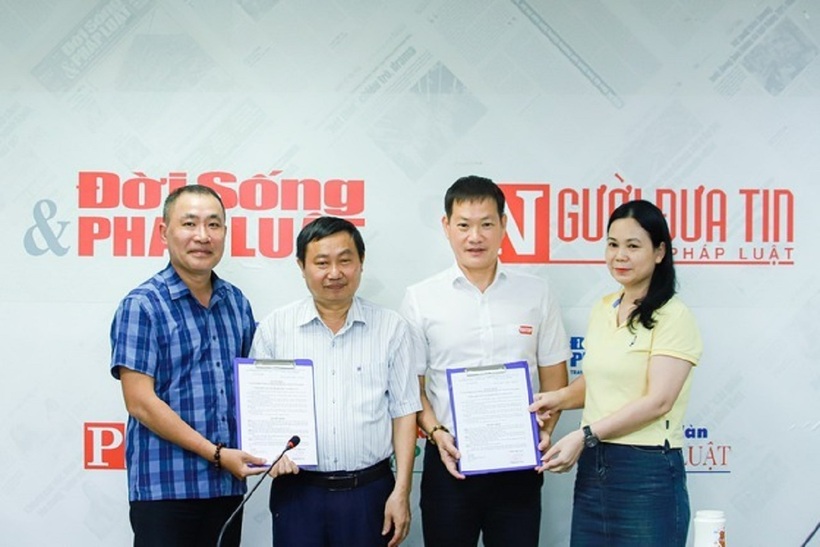 Ban biên tập Tạp chí Đời sống và Pháp luật trao quyết định thành lập văn phòng đại diện Nam Trung Bộ và Tây Nguyên và bổ nhiệm nhân sự.