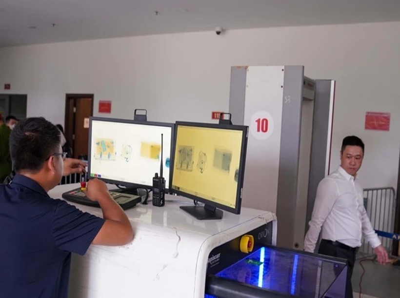 Trước phiên tòa, công tác an ninh được thắt chặt.