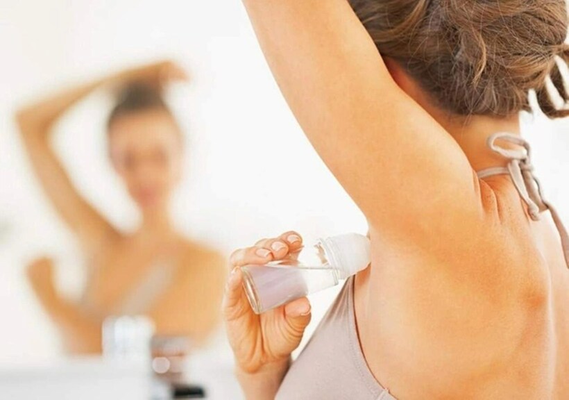 Để đảm bảo vệ sinh và sức khỏe, bạn không nên dùng chung lăn khử mùi với người khác.