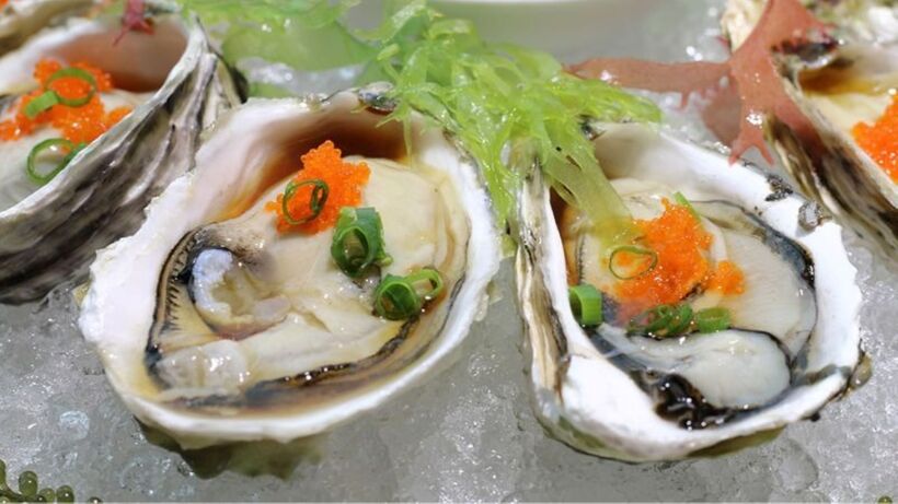 Hàu sữa tươi chứa hàm lượng kẽm sinh học cao, vitamin E và chất chống oxy hóa. Đây chính là nguồn dưỡng chất dồi dào giúp kích thích sản sinh testosterone tự nhiên và nâng cao chất lượng tinh binh. Ảnh minh họa