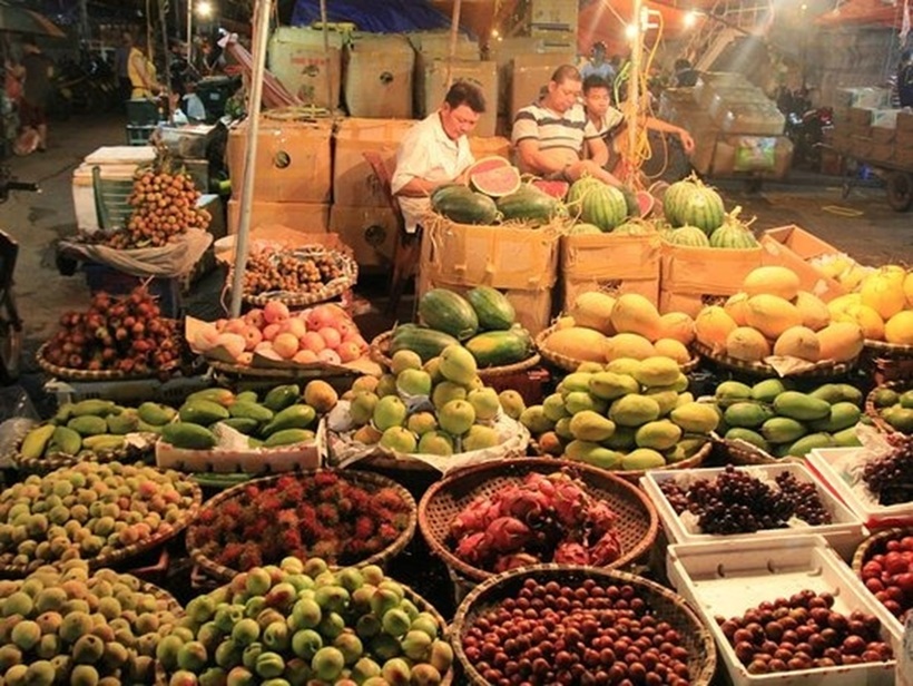 Chợ đầu mối hoa quả Long Biên.