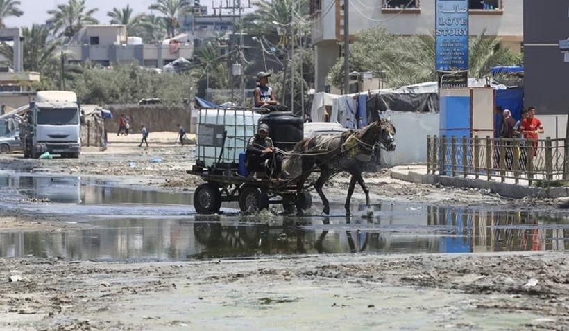 Xung đột tại Dải Gaza đã khiến cho hàng trăm nghìn người phải sống trong các trại tị nạn với nguồn nước bị ô nhiễm. Ảnh minh họa