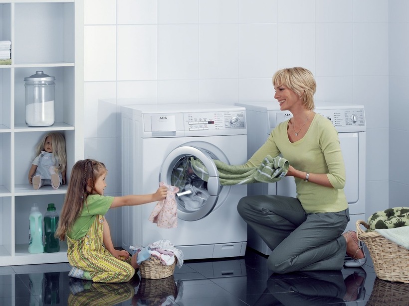 Nếu máy giặt của bạn kêu to bất thường, bạn nên kiểm tra xem lồng giặt có bị mất cân bằng không và đảm bảo không cho quá nhiều hoặc quá ít đồ vào máy. Ảnh minh họa