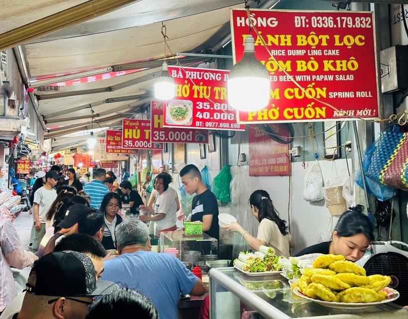 Chợ Đồng Xuân là chợ đầu mối lớn nhất Hà Nội