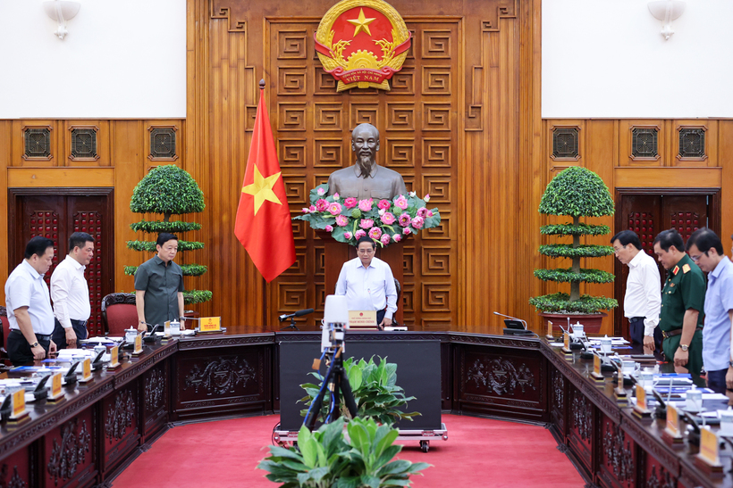 Thủ tướng Phạm Minh Chính cùng các đại biểu thành kính dành một phút mặc niệm tưởng nhớ Tổng Bí thư Nguyễn Phú Trọng (Ảnh: VGP).