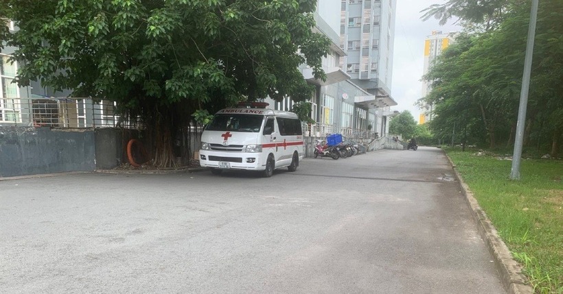 Xe cứu thương đến hiện trường. Ảnh: Đại Đoàn Kết
