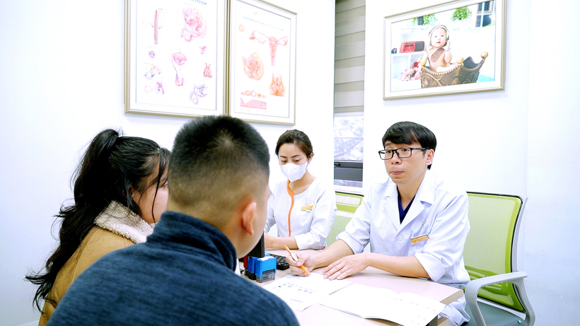 Áp lực vì chưa có con, vợ chồng chị Xinh "khăn gói" ra Hà Nội thăm khám tìm hy vọng