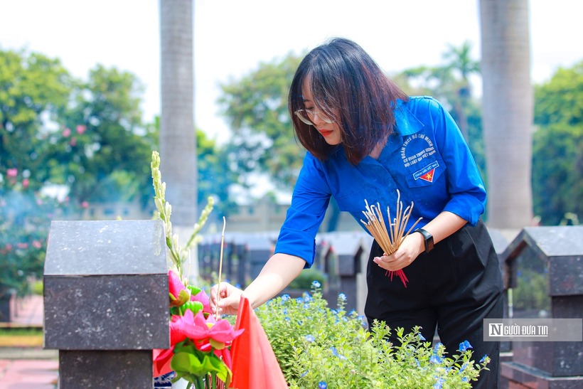 Hội Luật gia Việt Nam dâng hương tưởng nhớ các anh hùng liệt sĩ nhân dịp 27/7 - 10