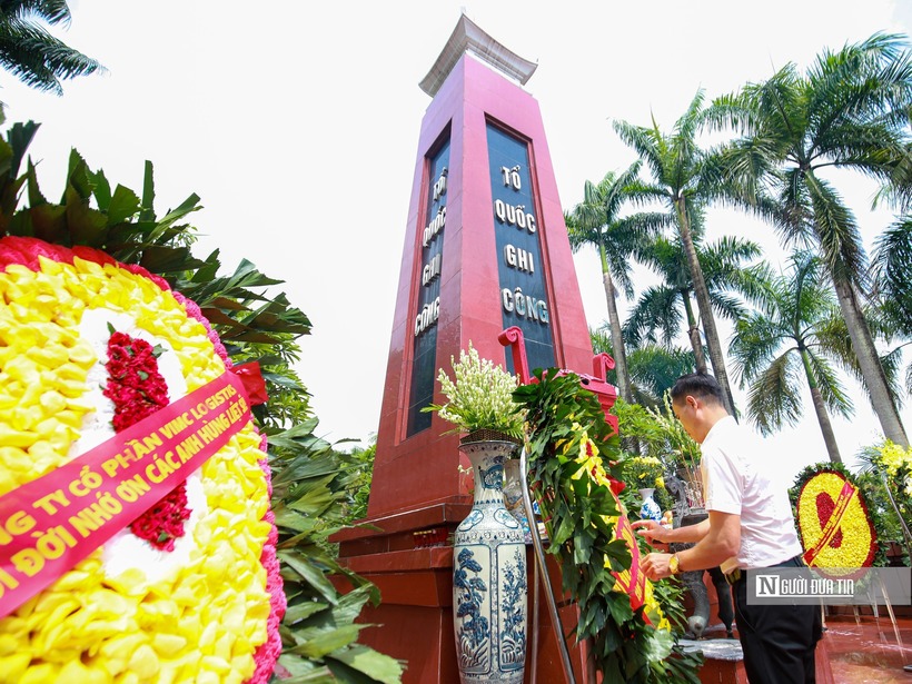 Trước anh linh các anh hùng liệt sĩ, đoàn đại biểu Trung ương Hội Luật gia Việt Nam nguyện ghi lòng, tạc dạ công lao to lớn của các thế hệ đã ngã xuống cho độc lập tự do của Tổ quốc, hạnh phúc của nhân dân; nguyện đoàn kết một lòng, khắc phục mọi khó khăn, tiếp tục phát huy truyền thống lịch sử vẻ vang; tiếp tục góp phần xứng đáng vào sự nghiệp xây dựng, bảo vệ Tổ quốc Việt Nam ngày càng giàu đẹp hơn, sánh vai với các cường quốc năm châu như mong ước và di huấn của Chủ tịch Hồ Chí Minh và các vị tiền bối.
