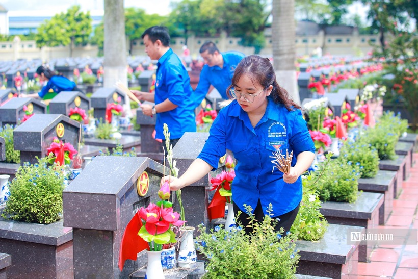 Hội Luật gia Việt Nam dâng hương tưởng nhớ các anh hùng liệt sĩ nhân dịp 27/7 - 9
