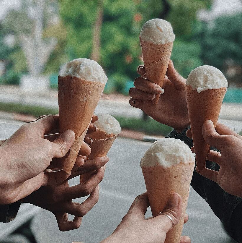 Kem Hồ Tây không chỉ đơn thuần là một món ăn giải nhiệt mà còn là biểu tượng văn hóa ẩm thực độc đặc của Hà Nội.