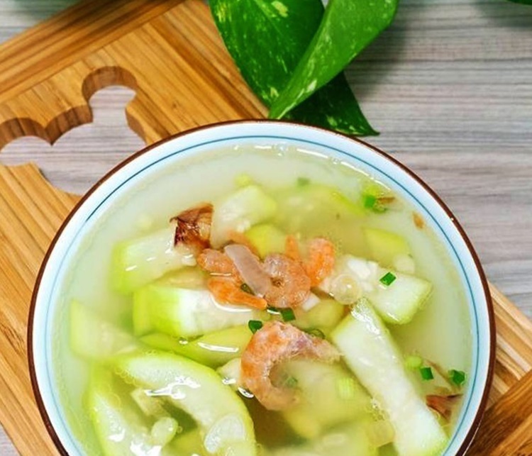 Canh bầu nấu tôm là món ăn dân dã, thanh mát và bổ dưỡng.
