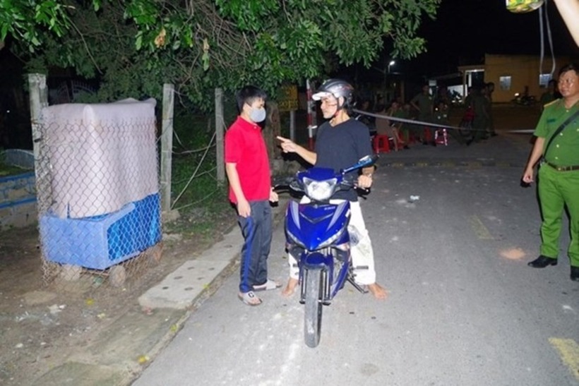 Cơ quan chức năng tổ chức thực nghiệm hiện trường vụ việc đánh nhau làm một người tử vong. Ảnh: Lao Động