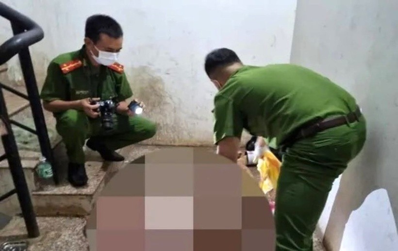 Lực lượng công an khám nghiệm hiện trường tại chung cư Hoàng Anh Gia Lai. (Ảnh: Báo Gia Lai)