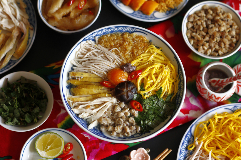 Món bún thang gồm nhiều nguyên liệu, chế biến kỹ càng.