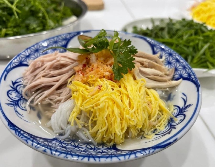 Bún thang là món ăn nổi tiếng tại Hà Nội.