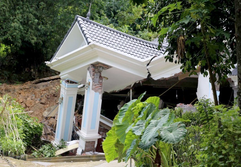 Căn biệt thự bỗng chốc sập sau 1 đêm, gia đình phải đi ở nhờ nhà họ hàng. Ảnh: Công an Nhân dân