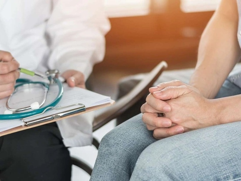 Nữ nhân viên văn phòng 35 tuổi nhập viện trong tình trạng nguy kịch do lười uống nước và đi vệ sinh.