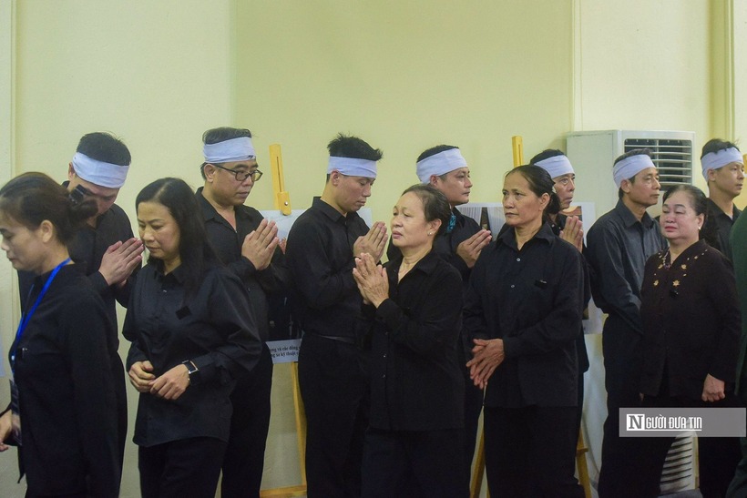 Người dân không giấu nổi niềm tiếc thương vô hạn trước sự ra đi của Tổng Bí thư Nguyễn Phú Trọng.