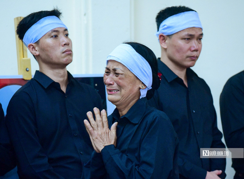 Đông đảo người thân và nhân dân tới viếng cho biết: "Tổng Bí thư Nguyễn Phú Trọng là một người sống hết mức giản dị; cuộc sống, cuộc đời của Tổng Bí thư đều hết mình vì đất nước, đó là tấm gương sáng để mọi người noi theo và học tập".