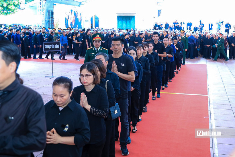 Hàng ngàn người tới viếng Tổng Bí thư Nguyễn Phú Trọng tại quê nhà - 6